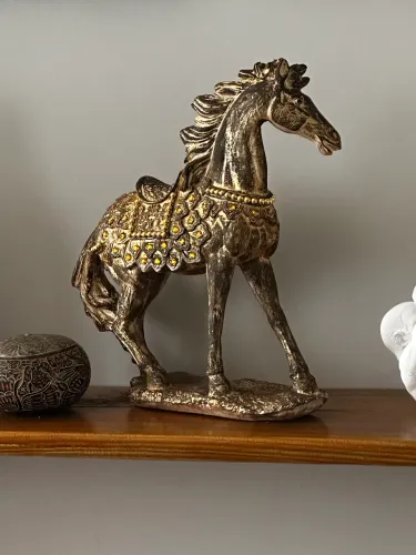 Cavalo decorativo em gesso