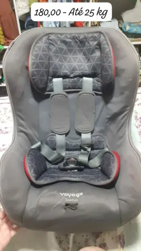 Cadeirinha Voyage Status até 25kg.