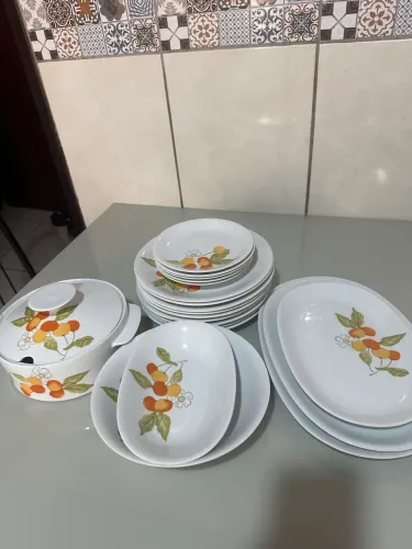 Jogo de jantar em porcelana
