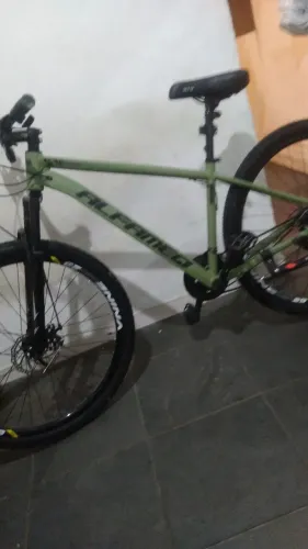 Vende se bike com um mês e meio 