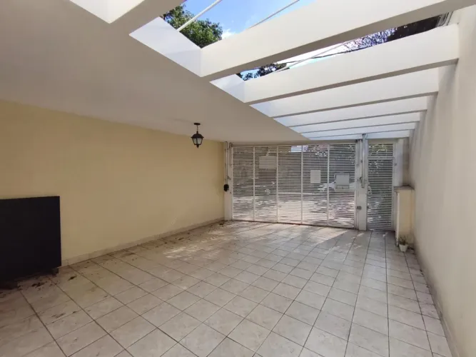 Sobrado para locação em Vila Madalena com 3 quartos, sendo 1 suíte, 180m²