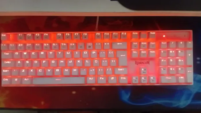 Promoção No Teclado Mecânico Redragon Mitra Branco Lunar Led Vermelho Português Abnt2