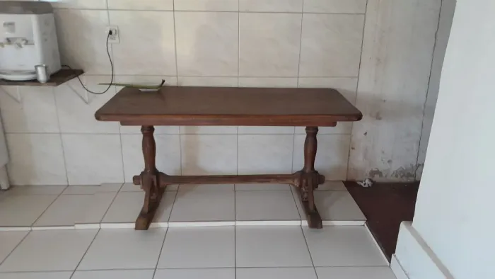 MESA DE MADEIRA MACIÇA VENDO...