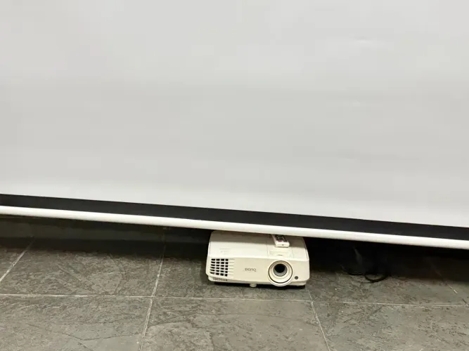 Projetor BENQ MX528 + telão eletrônico
