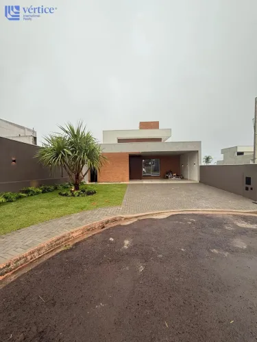 Casa de Alto Padrão no Condomínio Parthenon 3 Suítes, Área de Lazer Completa Paranavaí