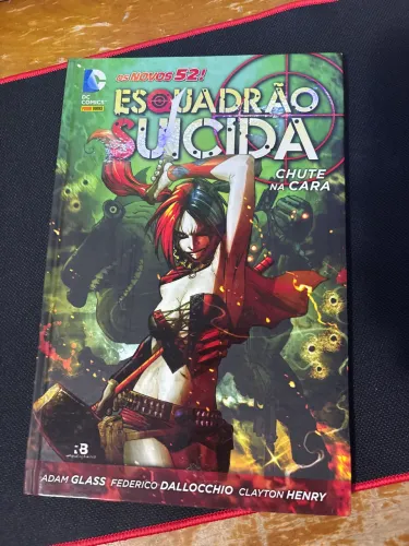 HQ esquadrão suicida chute na cara