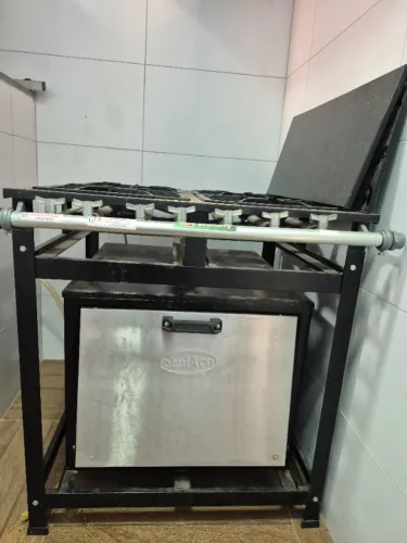Fogão industrial C/ forno Cristal Aço de 4 bocas 
