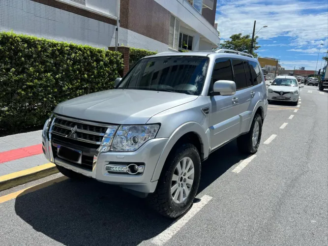 Mitsubishi Pajero HPE Full 3.2 4X4 T.i.dies. 5P AUT 2008
