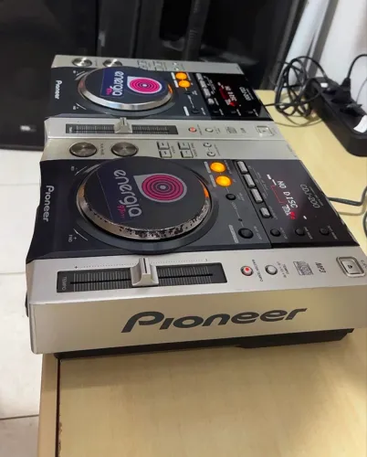 PAR DE CDJ PIONEER 200