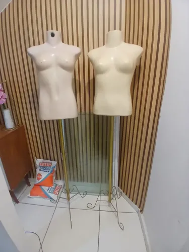 MANEQUIM BUSTO COM PEDESTAL R$ 135,00. entrega grátis Fortaleza e regiões