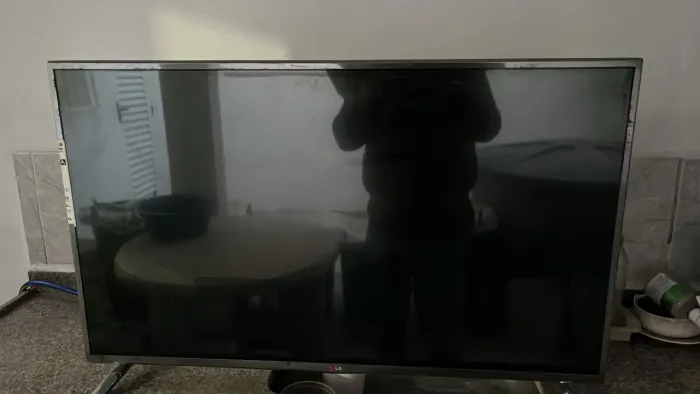 3 tv smart pra tirar peças tela ruim