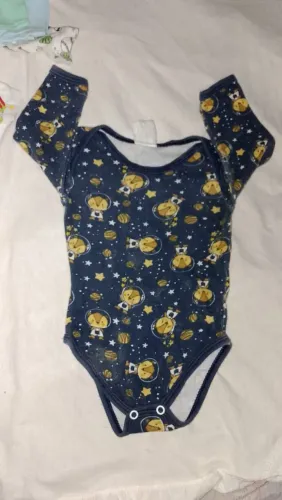 Kit 2 bodys de menino Tamanho G e 3 shorts