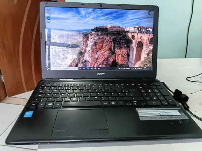 Notebook Acer Aspire E1