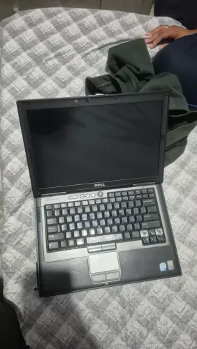 Vendo notebook quebrado(com tela danificada)