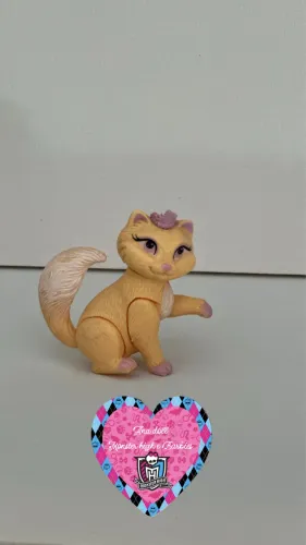 Gata Pérola da Barbie da ilha princesa Luciana