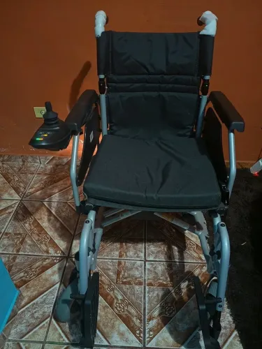 Cadeira de rodas elétrica nova