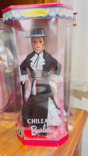 BARBIE COLLECTOR CHILEAN - NRFB