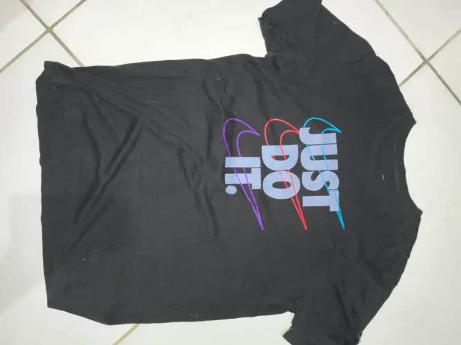 Camisa Nike Sportswear Multi Swoosh