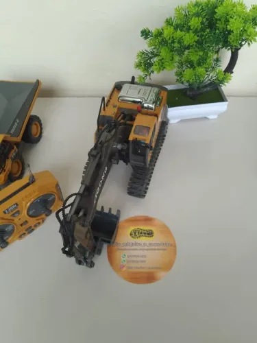 Kkit Caminhões e Escavadeira Controle Remoto