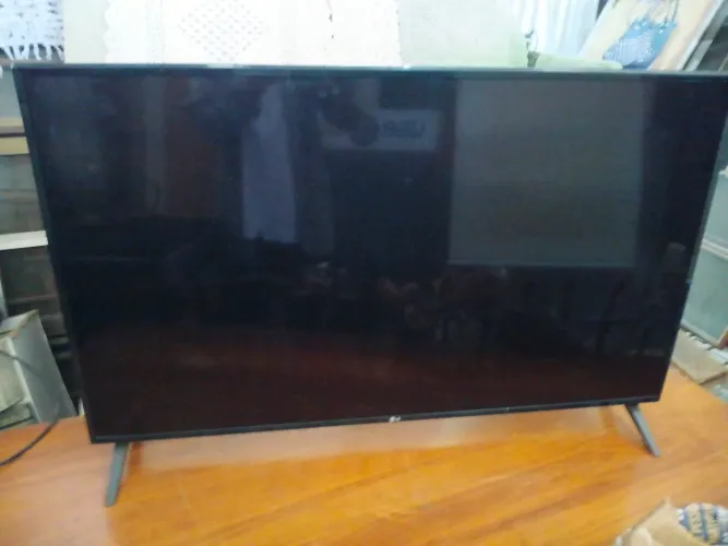 LG 49' 4k smart com defeito liga tela escura