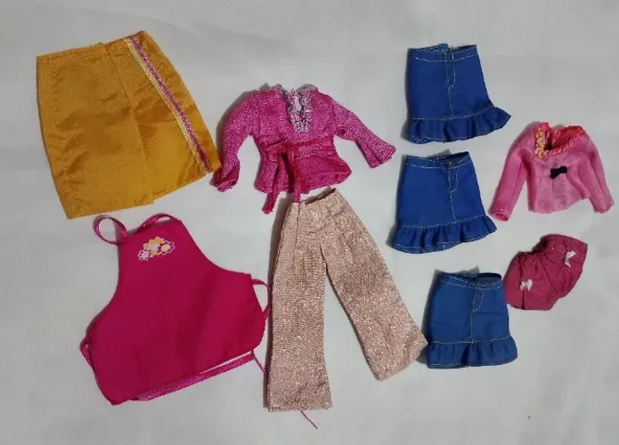 Lote de roupas para boneca Barbie 