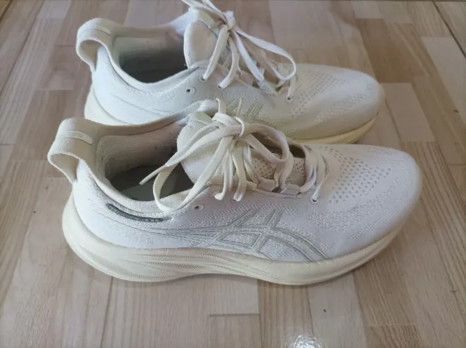 Tênis asics gel Nimbus 26