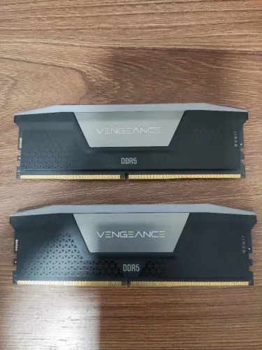 Memória DDR5 Corsair Vengeance RGB, 32GB (2x16GB), 6000MHz, Preto, CMH32GX5M2B6000C36