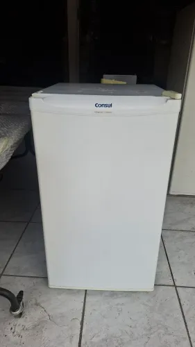 Frigobar novo gelando muito 