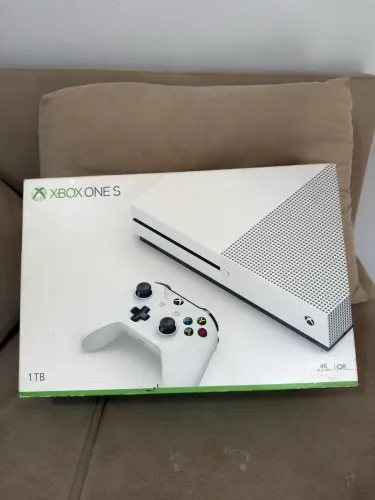 Xbox One S - 1TB