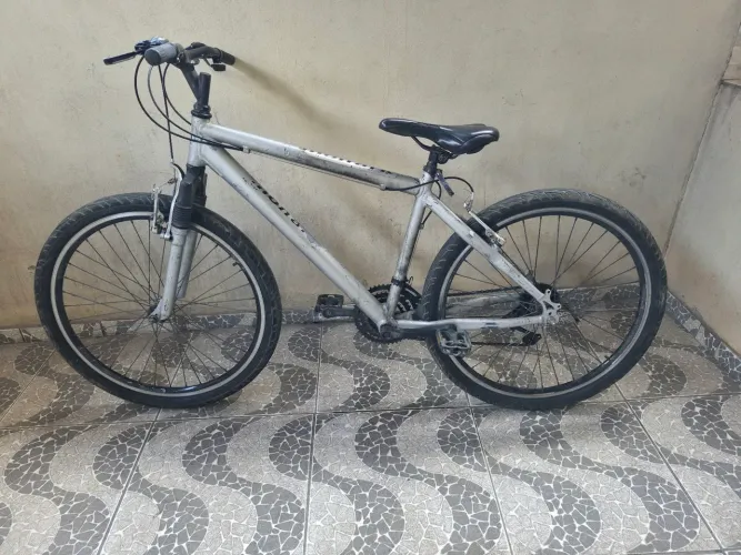 Bicicleta de alumínio leve aro 26 com marcha