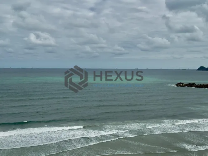 Apartamento frente mar com varanda vista mar na Praia das Pitangueiras, Guaruja