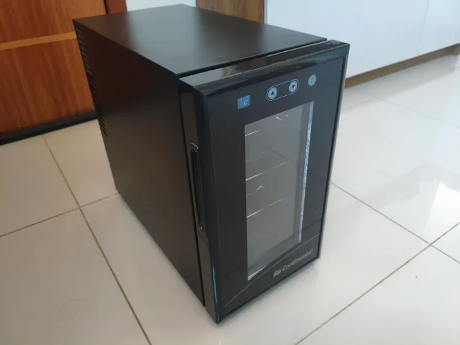 Adega de Vinhos Continental Digital Bivolt para 8 garrafas 