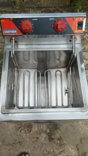 Fritadeira Elétrica CROYDON 15 litros (Zona Fria) - 220V - 8000W.