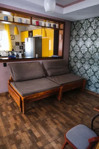 SOFÁ ARTESANAL DE MADEIRA - RETRÁTIL E EXTENSÍVEL