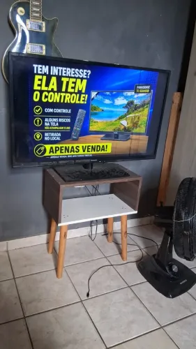 Televisão usada funcionando.