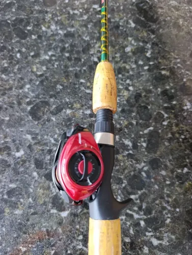 CARRETILHA JOHNCOO+ VARA DE PESCA LUMIS