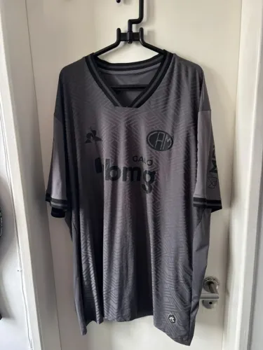 Terceiro uniforme do Atlético-MG Le Coq Sportif modelo 2020/2021