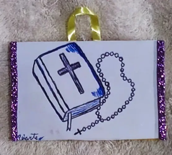 Quadro de desenho da bíblia e do rosário