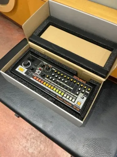 Drum Machine Roland TR 08 Boutique - Bateria Eletronica TR-808
