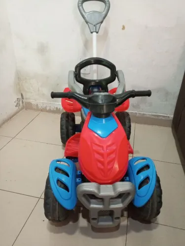 Carrinho de passeio infantil quadriciclo