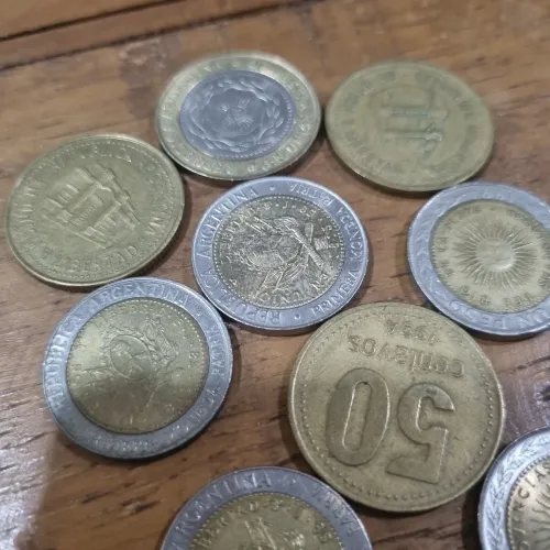Lote Moedas Estrangeiras América do Sul - Argentina e Uruguai (Com Capivara)