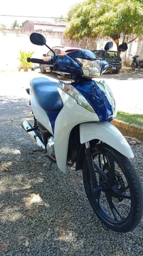 Vendo Honda biz 2022 moto filé emplacado em ponto de tranferir 