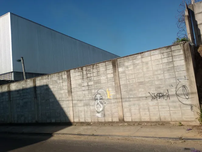 Vendo excelente terreno na avenida JK em Juíz de fora de 2558 metros quadrados