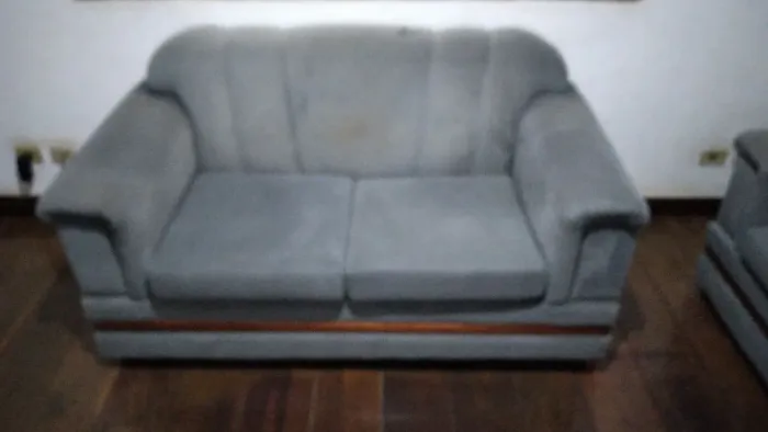 Sofá cinza com 02 lugares