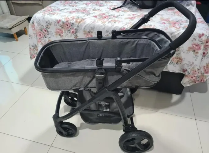 Bebê conforto e carrinho 