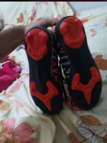 Vendo chuteira semi-nova