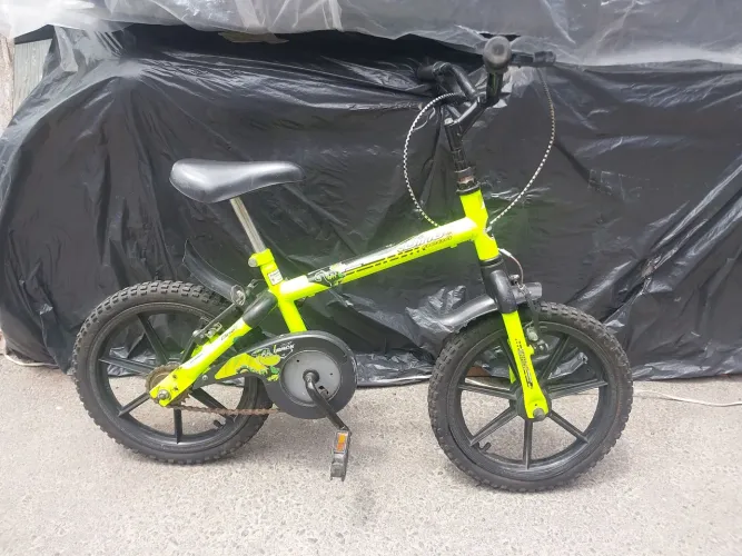 Vende-se Bicicleta Infantil. Valor 320,00.