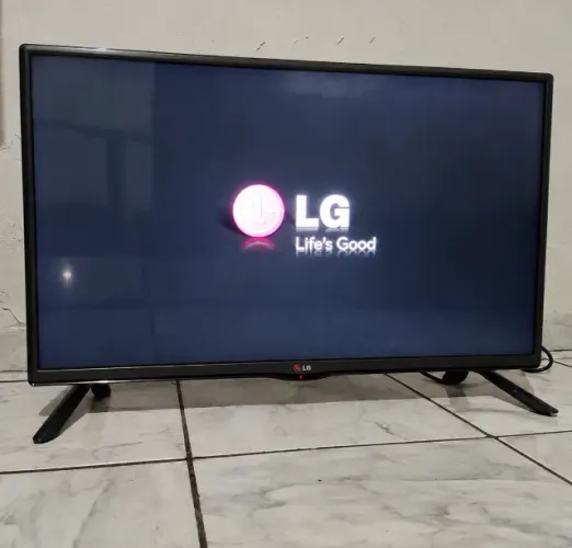 TV LED LG 32 Polegadas - Perfeita para Quarto ou Comércio