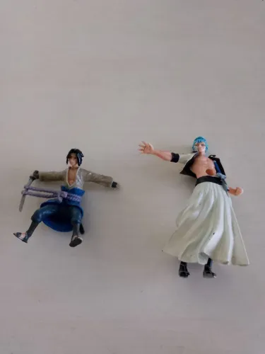 Bonecos Sazuque Naruto e Gin Ichimaru modo hollow. Sem base.