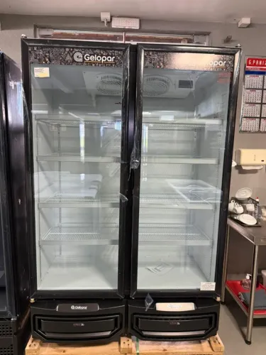 GCBC-950 PR EXPOSITOR VERTICAL CONVENIENCIA 2 PORTAS - GELOPAR